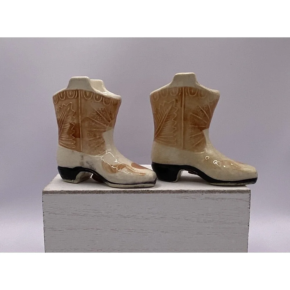 Vintage Western Cowboy Boot SALT AND PEPPER SHAKER Country Farm S &‎ P Set